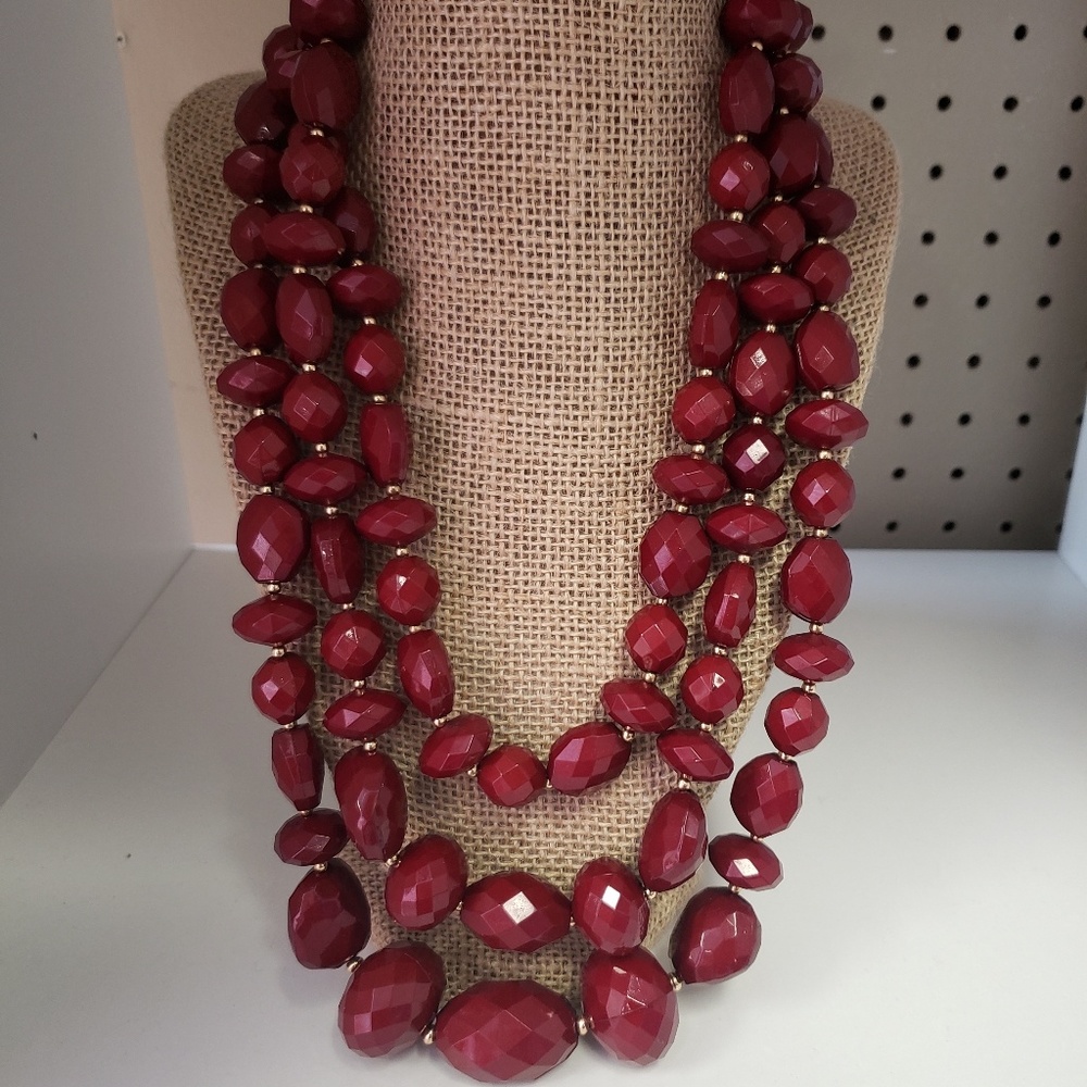 Acrylic bead necklace